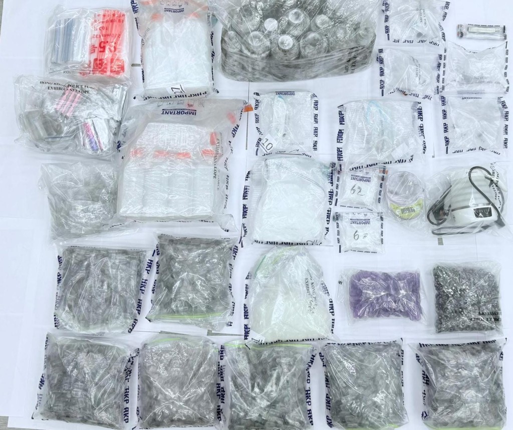 行動中檢獲的毒品總市值約二百萬元。 行動中檢獲的毒品總市值約二百萬元。