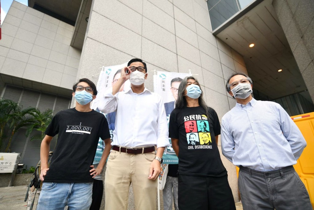 民主黨主席劉慧卿、前立法會議員梁國雄、社福界立法會議員的工黨張超雄、及民陣副召集人陳皓桓到場支持。