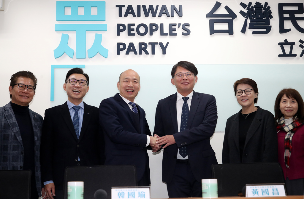 国民党韩国瑜和江启臣，昨日与民众党8名立委当选人闭门会面。中时