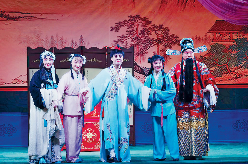 ■《卷席筒》又名《白玉簪》、《斬張蒼》，是曲劇海派創始人海連池的代表作之一。