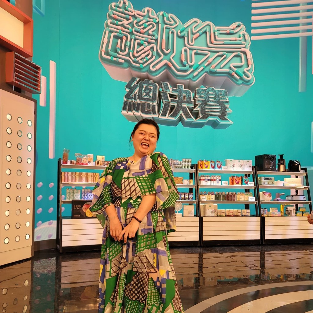去年王祖藍找來富有帶貨經驗的陳嘉佳，參加TVB以帶貨為主題的綜藝節目《識貨》。