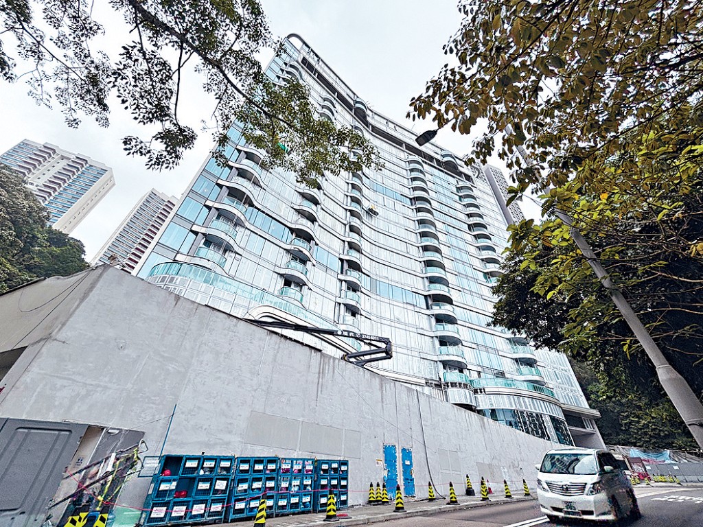 中信泰富旗下峻譽.渣甸山昨日招標方式連沽3伙,單日套現逾7300萬。 中信泰富旗下峻譽.渣甸山昨日招標方式連沽3伙,單日套現逾7300萬。