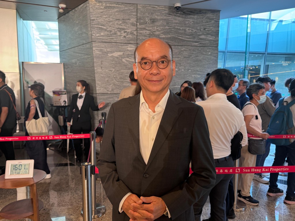 陳永傑表示,該盤過去周六首批160伙即日沽清,向隅客眾多。 陳永傑表示,該盤過去周六首批160伙即日沽清,向隅客眾多。