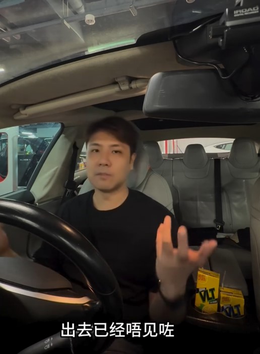 蕭家浩指他追出去時,偷拍者已經離開。 蕭家浩指他追出去時,偷拍者已經離開。