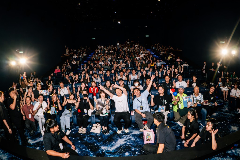 Eason為演唱會紀錄片於香港、中國內地、吉隆坡等地作巡映。
