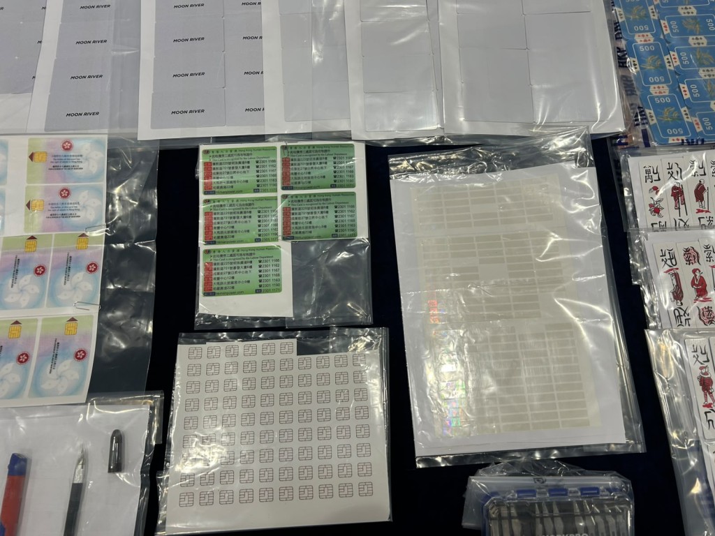 警方展示證物。曾志恒攝 警方展示證物。曾志恒攝