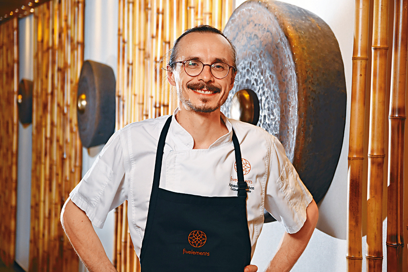 餐廳主廚Arnaud Hauchon崇尚天然健康食材，配合凸顯食物原來味道的烹法，菜式天然無添加。