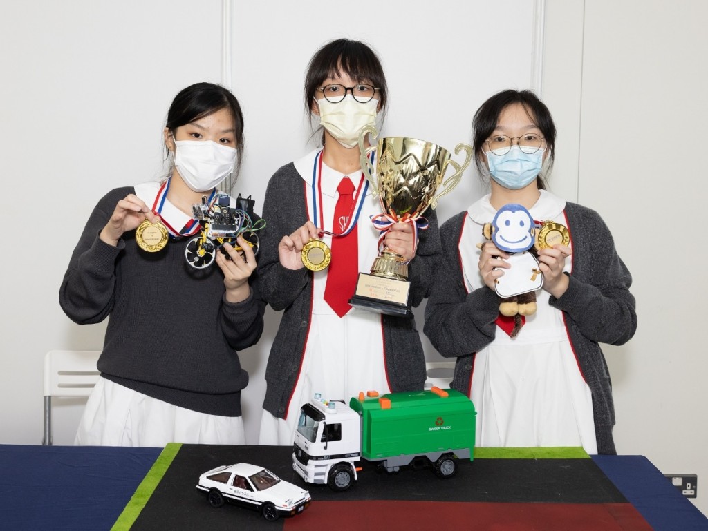 初中組（發明品）冠軍來自潔心林炳炎中學的學生團隊發明的「單車精明眼」。