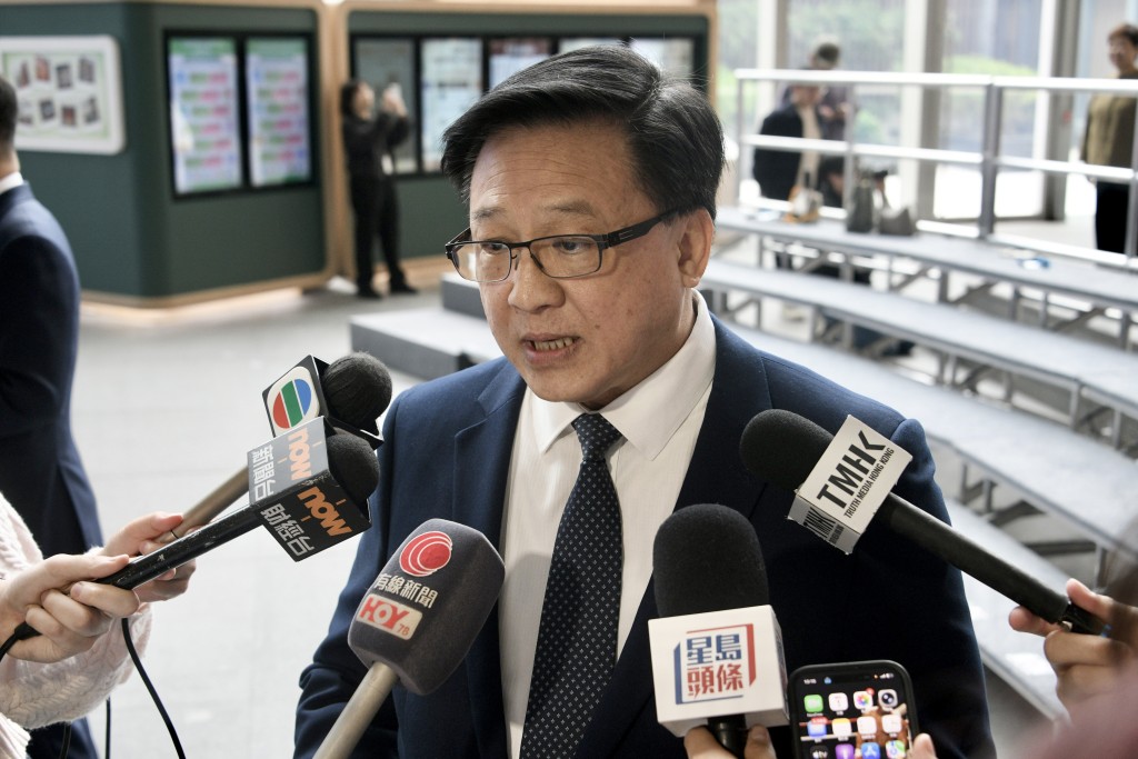 選委界何君堯任內會副主席。 選委界何君堯任內會副主席。