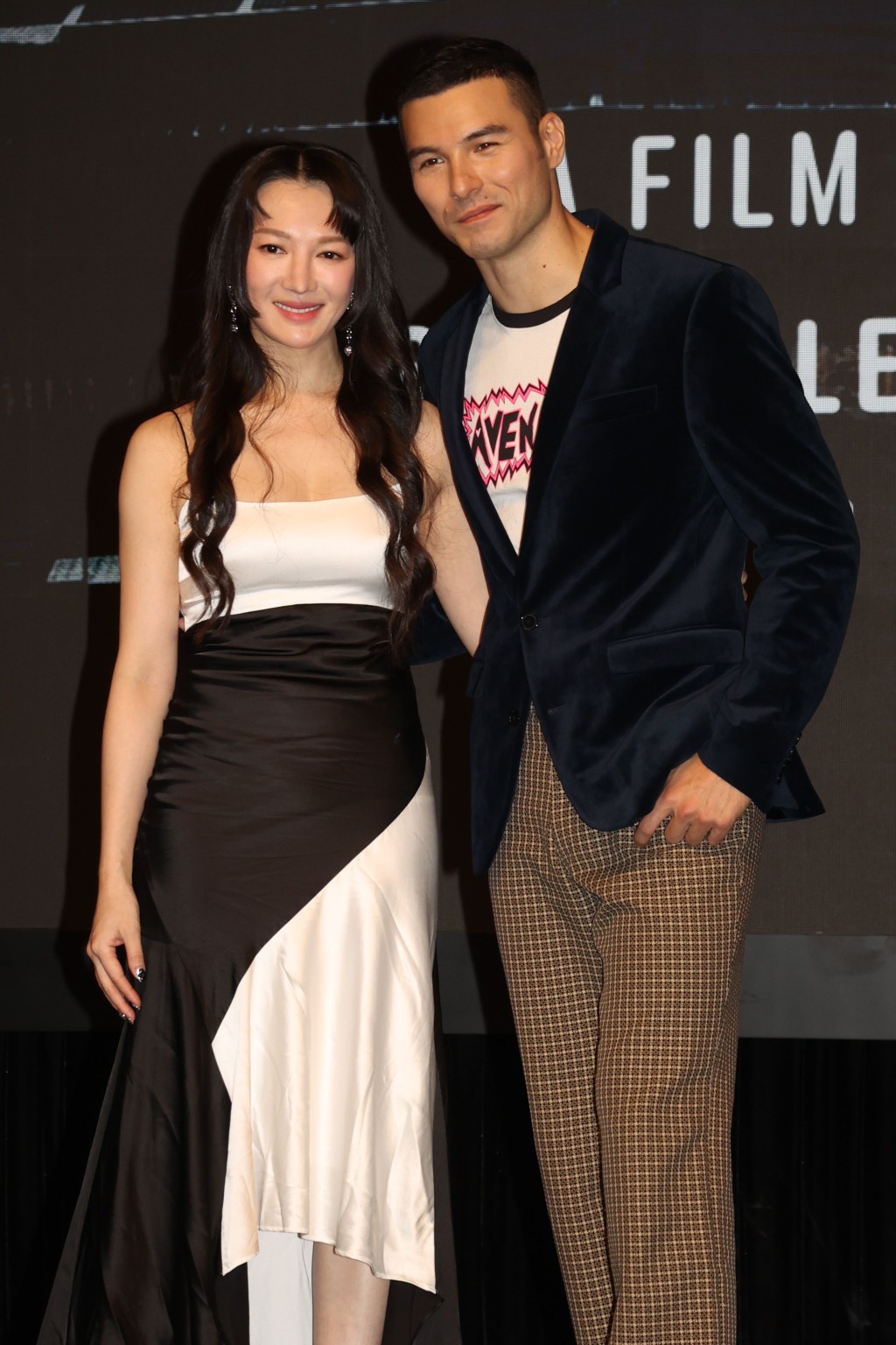 鳳小岳與李杏合作電影《租屋怪談》。