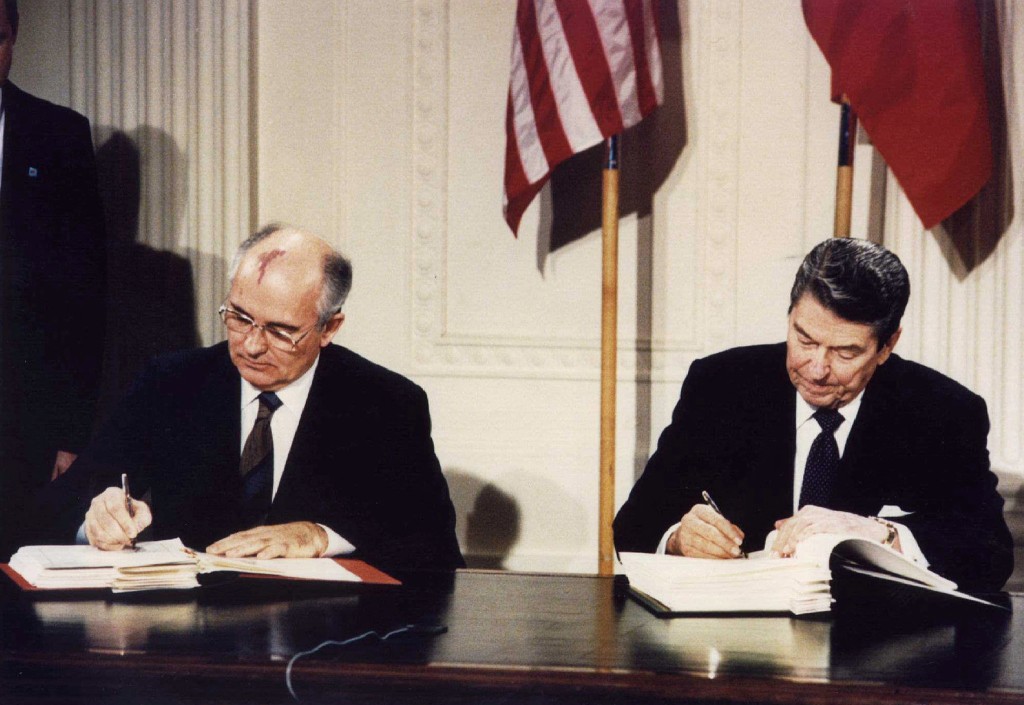 戈爾巴喬夫當年與列根達成核裁軍協議。路透資料圖