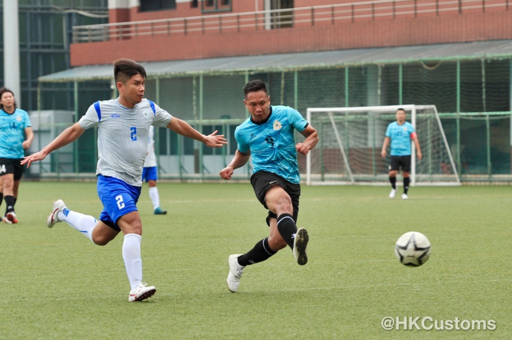 香港海關足球隊於昨日(10月31日)受邀到澳門參加足球友誼賽。香港海關fb圖片 香港海關足球隊於昨日(10月31日)受邀到澳門參加足球友誼賽。香港海關fb圖片