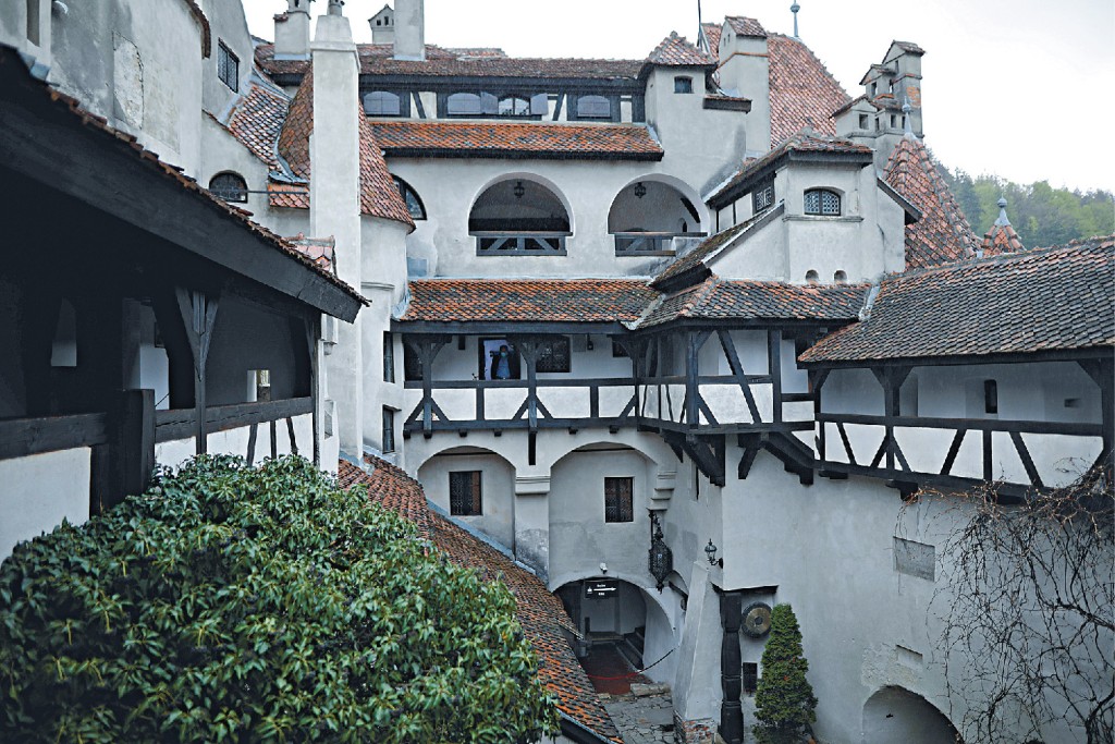 布蘭城堡內的通道及陽台。