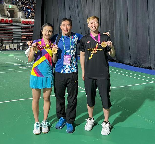 2022台北公開賽金牌：李晉熙、Yoyo跟總教練何一鳴合照。 受訪者圖片