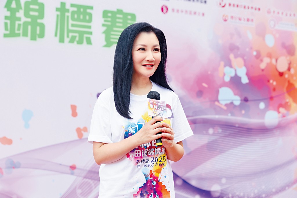 香港島婦女聯會主席金玲MH致辭。 香港島婦女聯會主席金玲MH致辭。