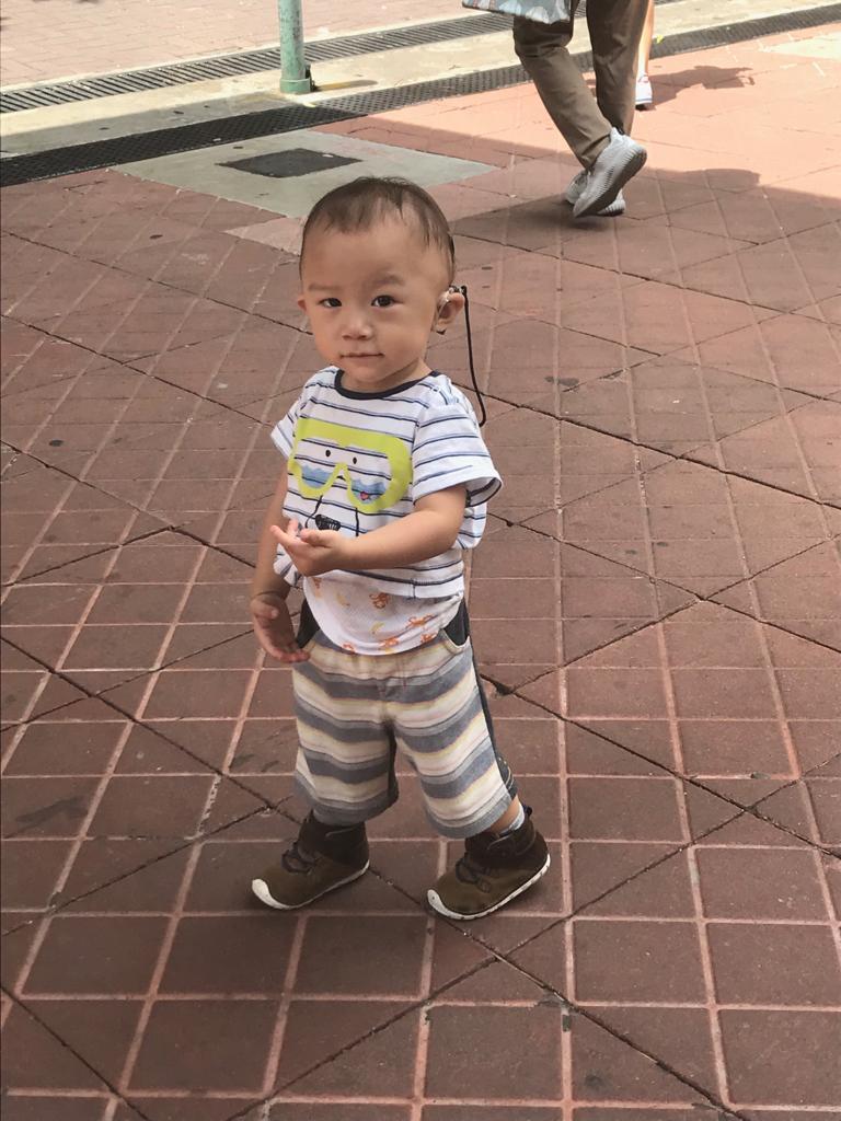 泽仁自一岁起确诊深度听障 泽仁自一岁起确诊深度听障