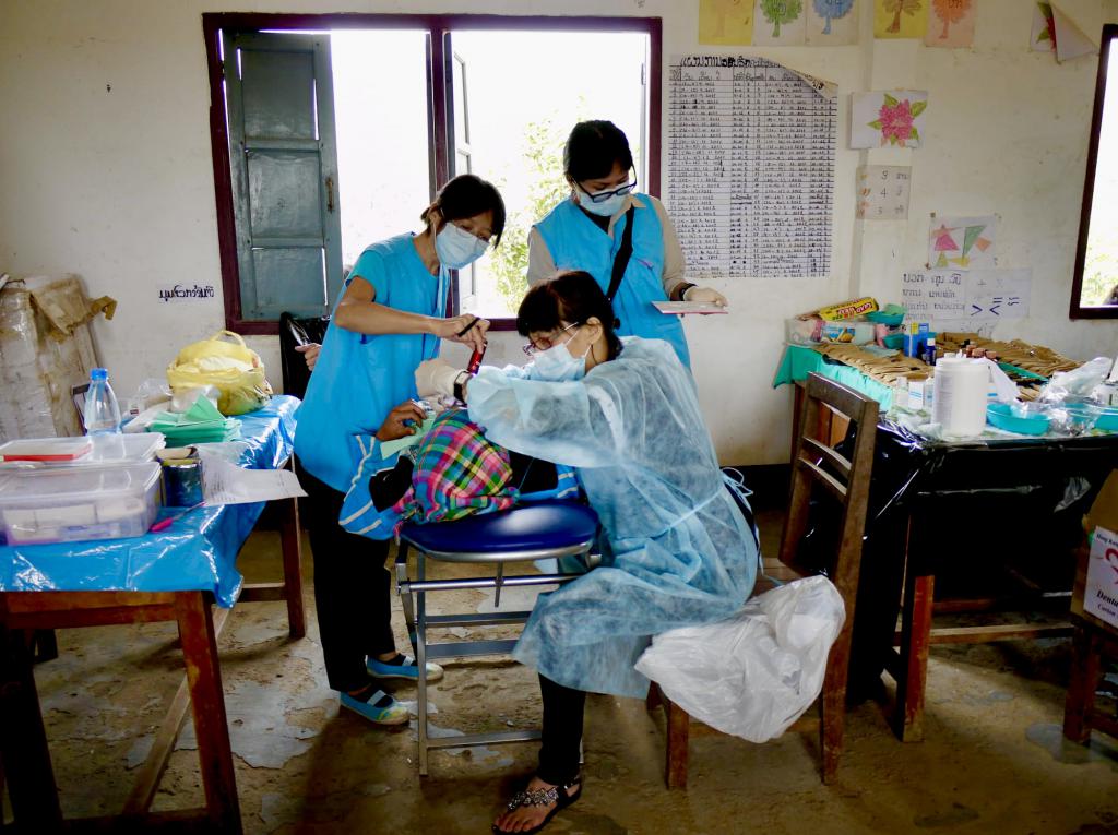 老挝医疗落后，孙医生指，幼童蛀牙情况十分普遍。