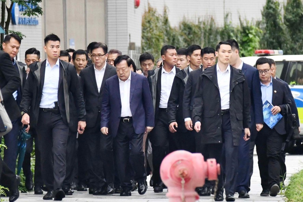 夏寶龍下午參觀港深創科園。 盧江球攝 夏寶龍下午參觀港深創科園。 盧江球攝