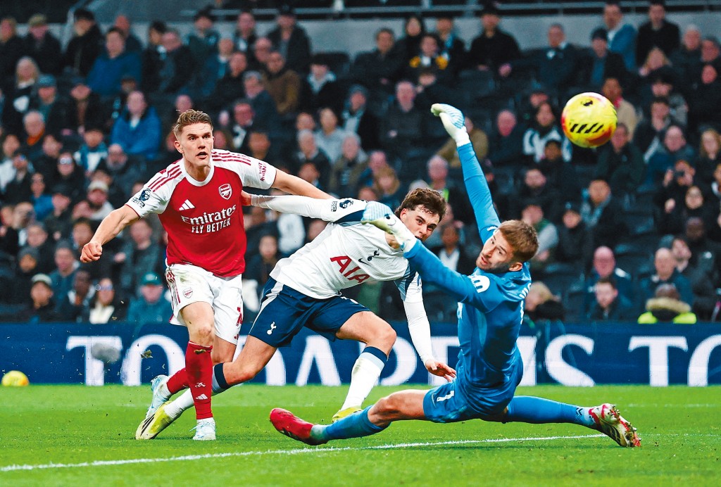 約基利斯（左）今仗梅開二度。