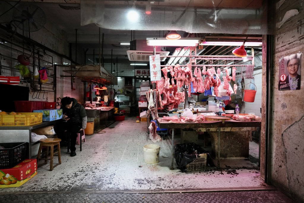 18个整体承租街市的承租商会将宽免额转归予其档位的暂准证持有人。 18个整体承租街市的承租商会将宽免额转归予其档位的暂准证持有人。