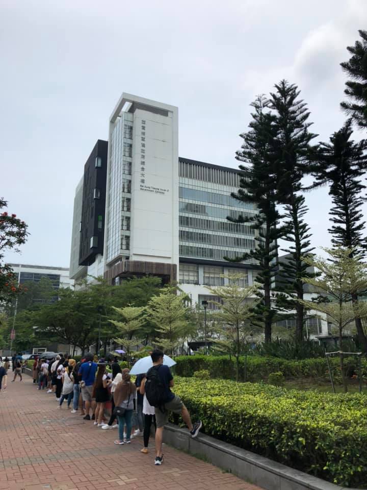 坑口社區檢測中心排隊情況。網民Dickson Yeung圖片