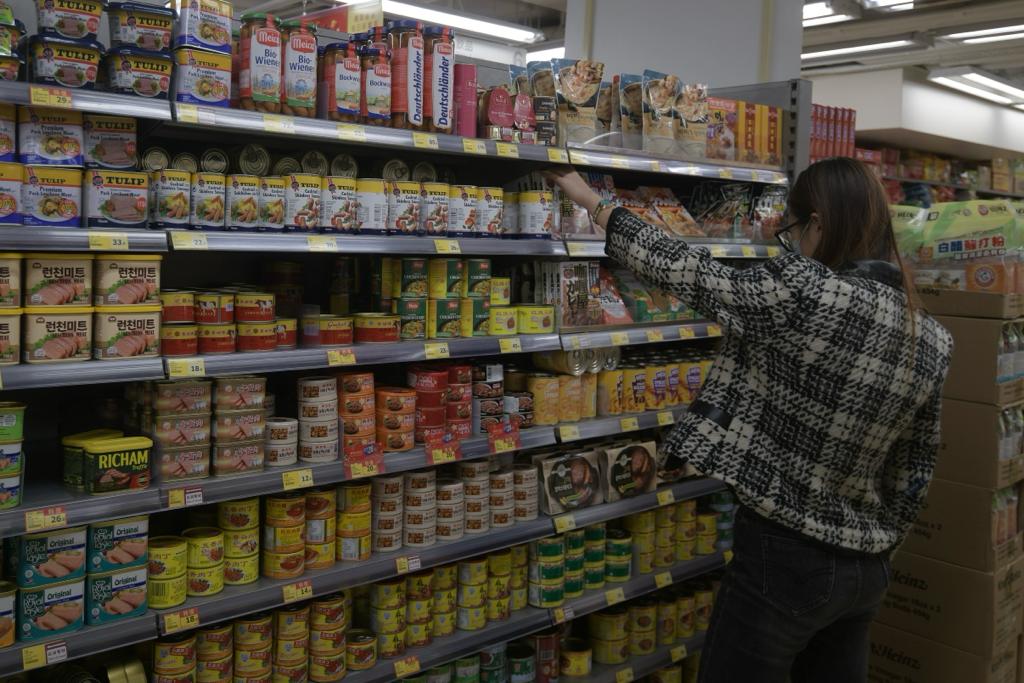消委會呼籲市民購買食品日用品時先格價。