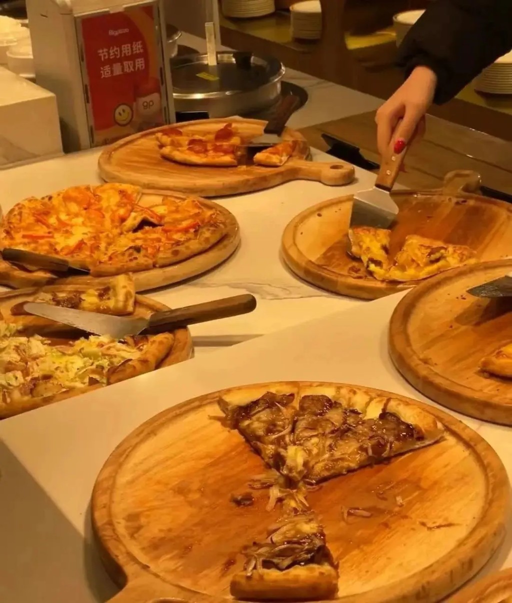 比格自助Pizza連鎖店，食物選擇頗為豐富。