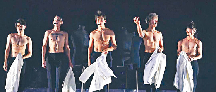 ■Ian在今年5月MIRROR開騷後，曾分享隊友台上晒肌照，並留言說「真係好想可以參與」。