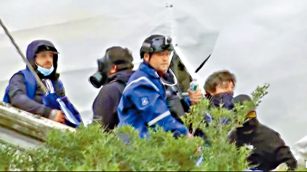 雷菲特（中）去年一月六日在華盛頓國會大樓外。