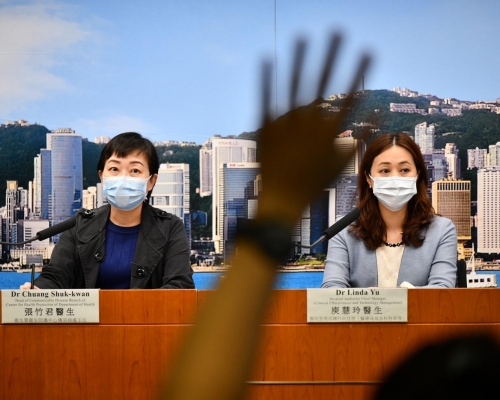 醫管局總行政經理庾慧玲(右)