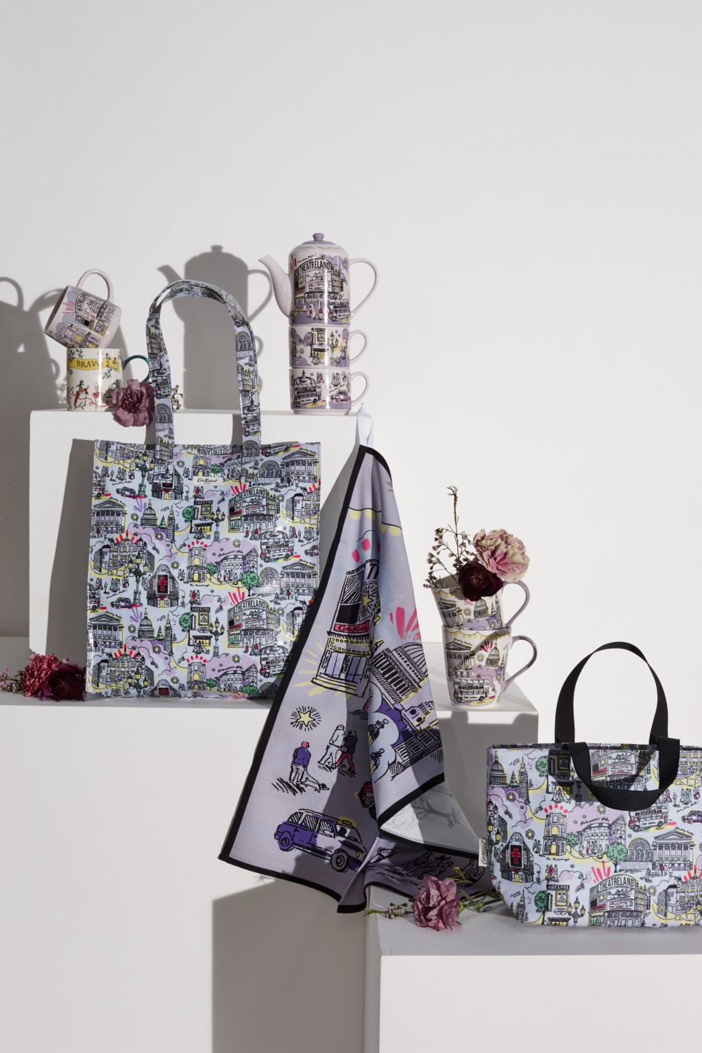 Save the Art为题系列新品的图案，设计师从伦敦西区剧院撷取灵感。