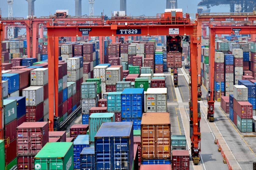 政府發言人指出,環球經濟持續擴張,有助支持香港商品貿易表現。 政府發言人指出,環球經濟持續擴張,有助支持香港商品貿易表現。