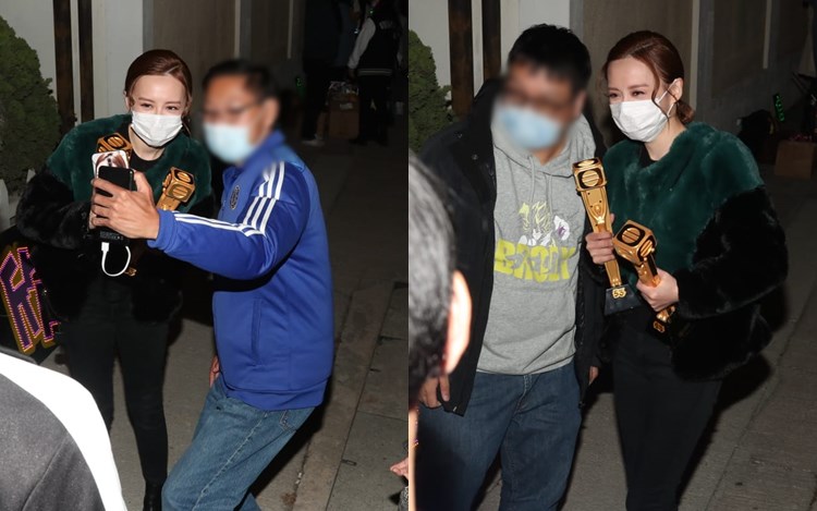 一班到場粉絲上前逐一與嘉欣影相。