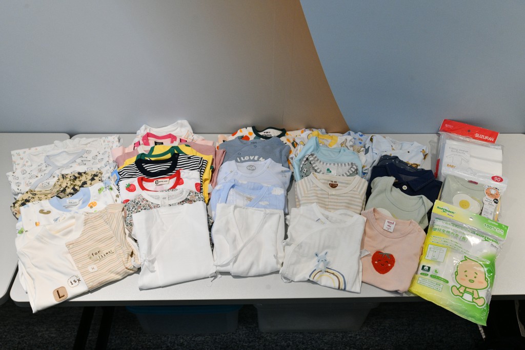 消委会就30款婴儿衣物进行测试。卢江球摄