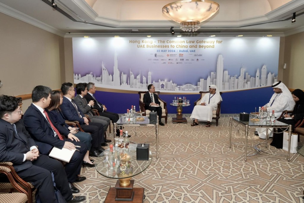 律政司司長林定國所率領的代表團來到阿聯酋迪拜。