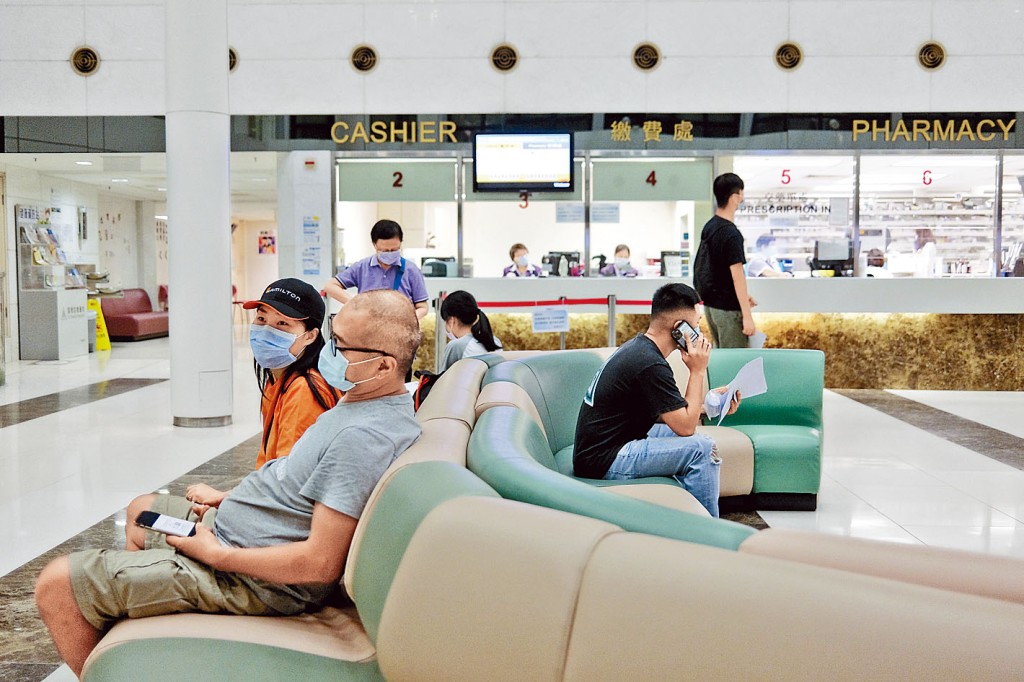 食衞局冀明年有一百萬人投保，以分流病人到私人市場，減低公立醫院壓力。