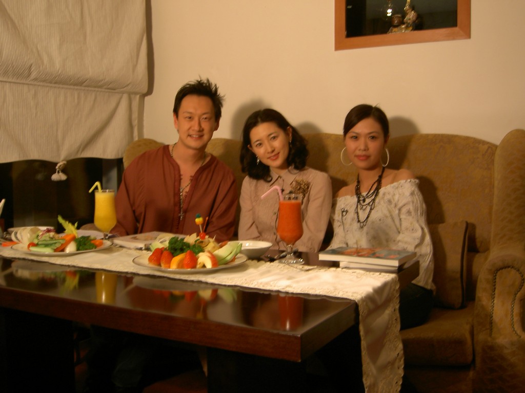 李浩林（左）曾访问韩剧《大长今》女主角李英爱（中）。