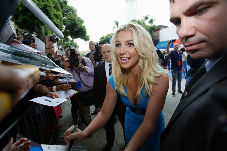 Britney上月初自願入戒療所，有指她生活得很好。