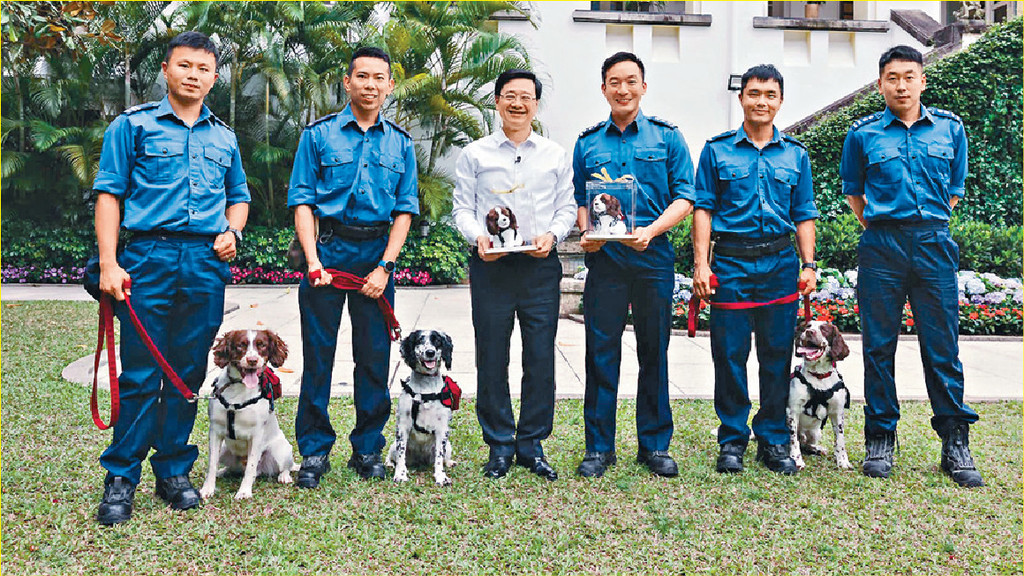 ■近日特首邀請土耳其搜救犬去禮賓府作客。
