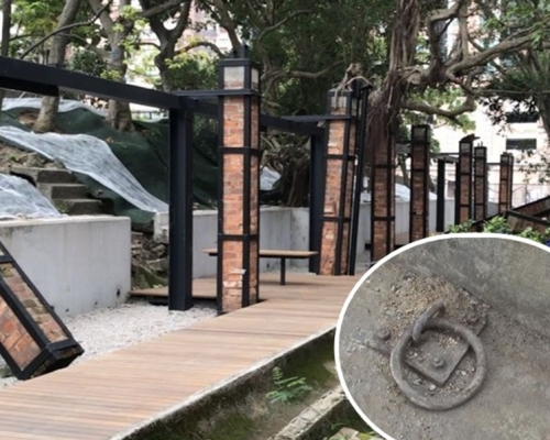 設計成遺跡公園的模樣。為餵飼槽前用以繫着牲口的鐵環會保留下來(小圖)。