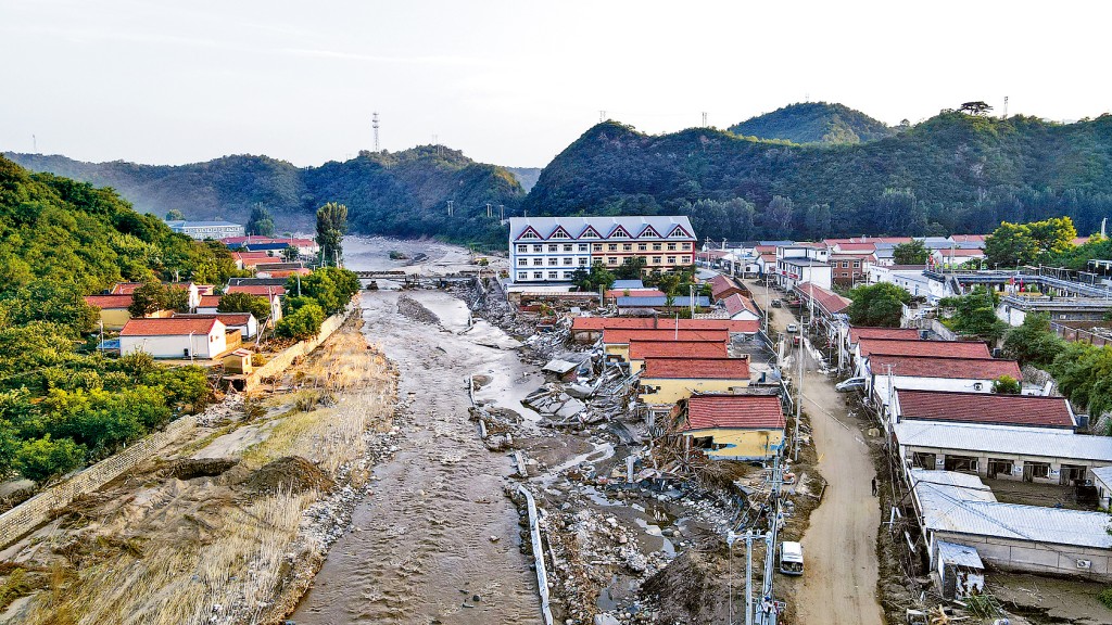 山洪過後，北京密雲馮家峪鎮受損嚴重。