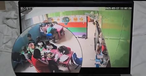 有家長表示在閉路電視影片，發現涉案幼兒園教師集體虐待孩童。抖音@遼寧盤錦幼兒園大規模nue童事件