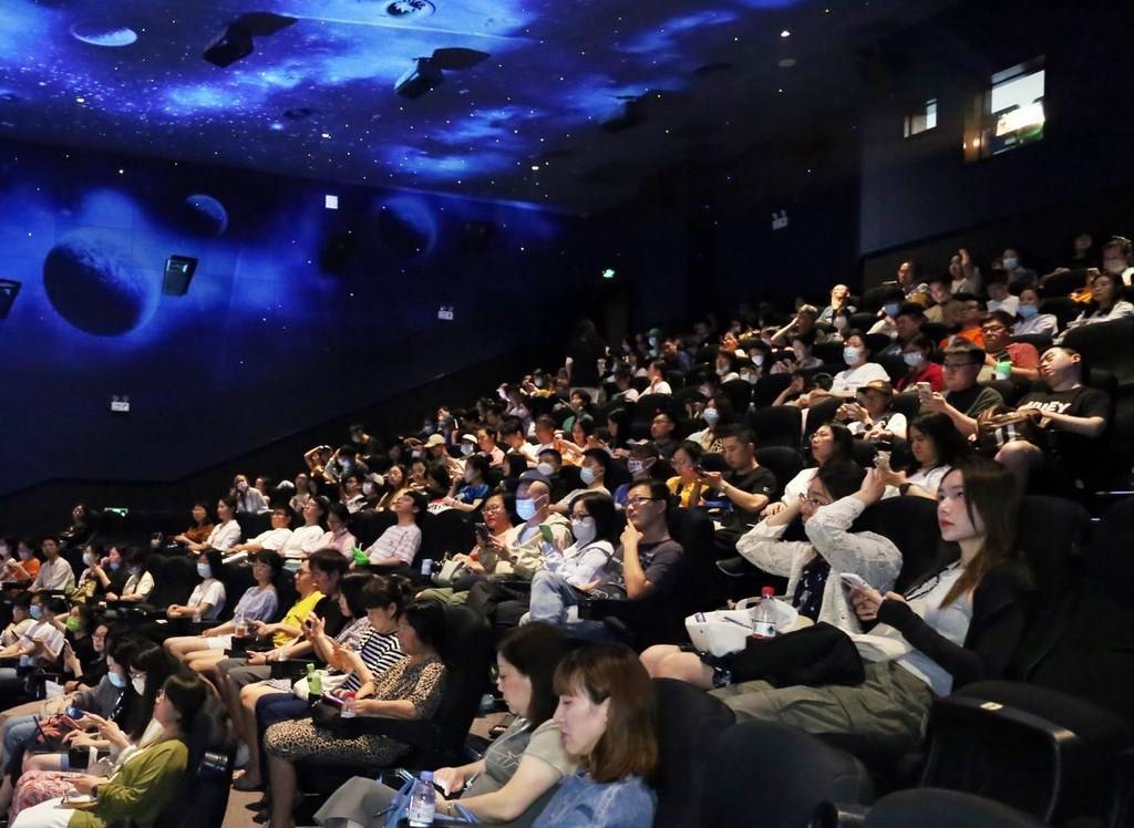 湖南長沙有部份戲院試行自助退票機制，觀眾在30分鐘內如對電影不滿可自助退票。微博