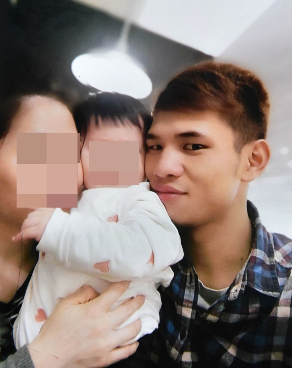 一名男工人在棚架工作期間意外墮斃，遺下懷孕妻及幼女。資料圖片