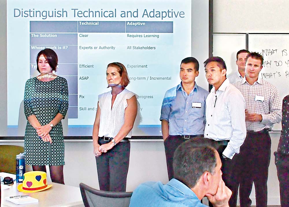 莊漢麒（左四）曾在澳洲警察管理學院參與應用管理證書課程。(警務處官網)