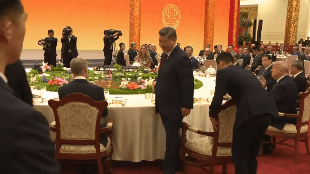 就座不久主持即透請習近平致詞。 Youtube / The White House 就座不久主持即透請習近平致詞。 Youtube / The White House
