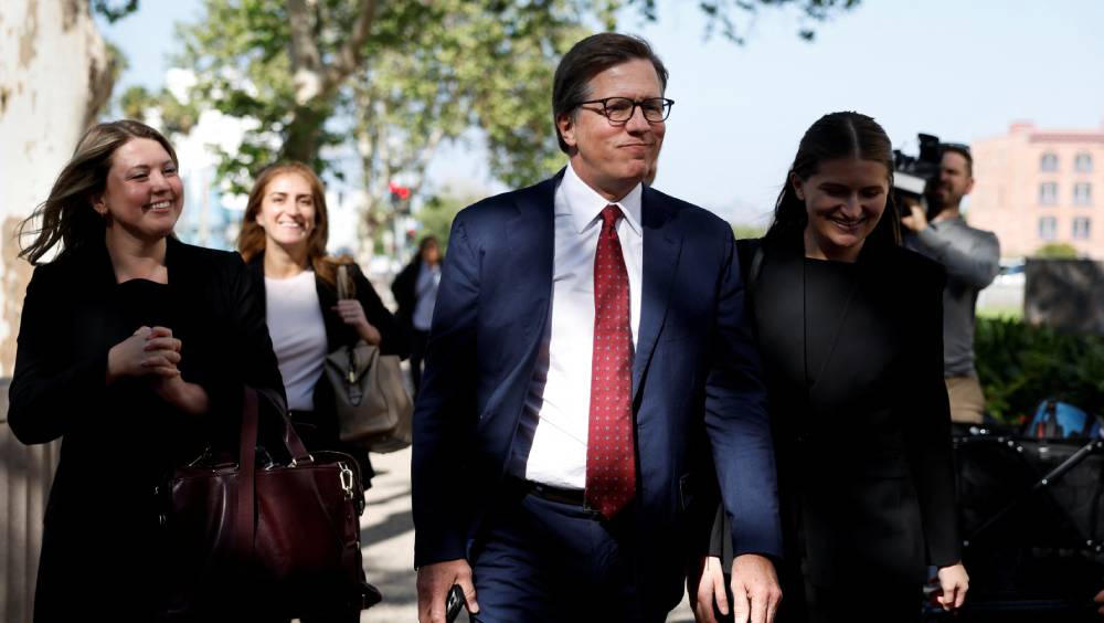 社媒成瘾案的原告律师周一抵达洛杉矶的法院。路透社