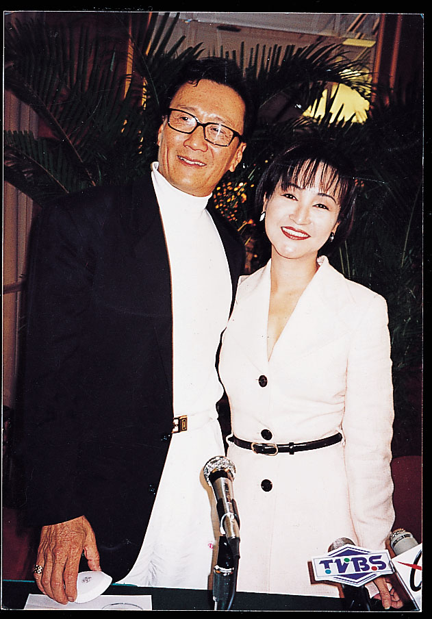 谢贤与「拉姑」狄波拉于1995年突然宣布离婚。