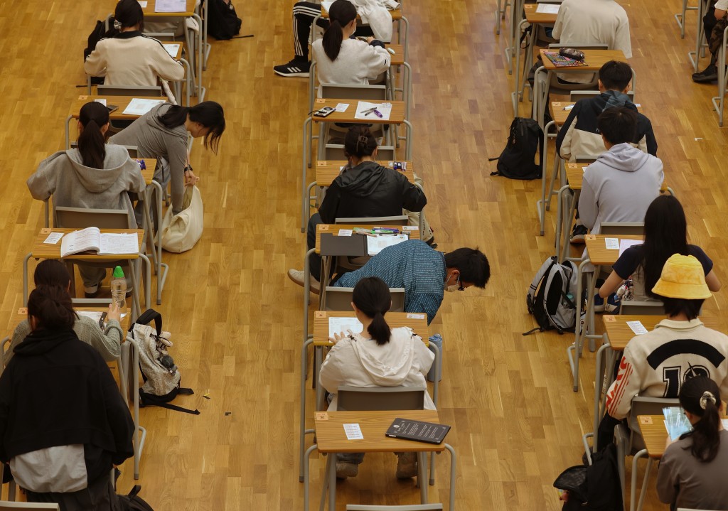 DSE數學科的必修部分於昨日開考。資料圖片