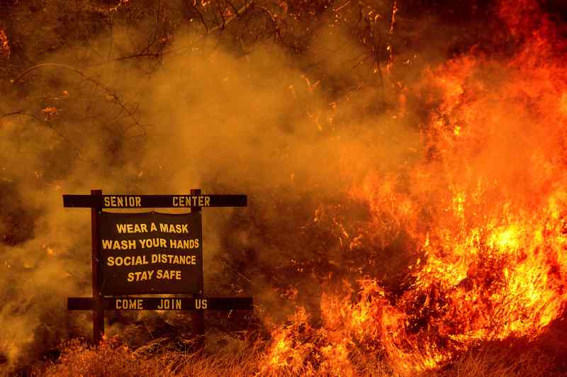 州内大大小小山火共560处。AP